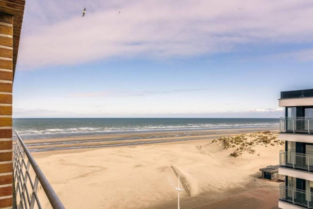 Appartment With Frontal Sea View With 3 Bedrooms Koksijde Buitenkant foto