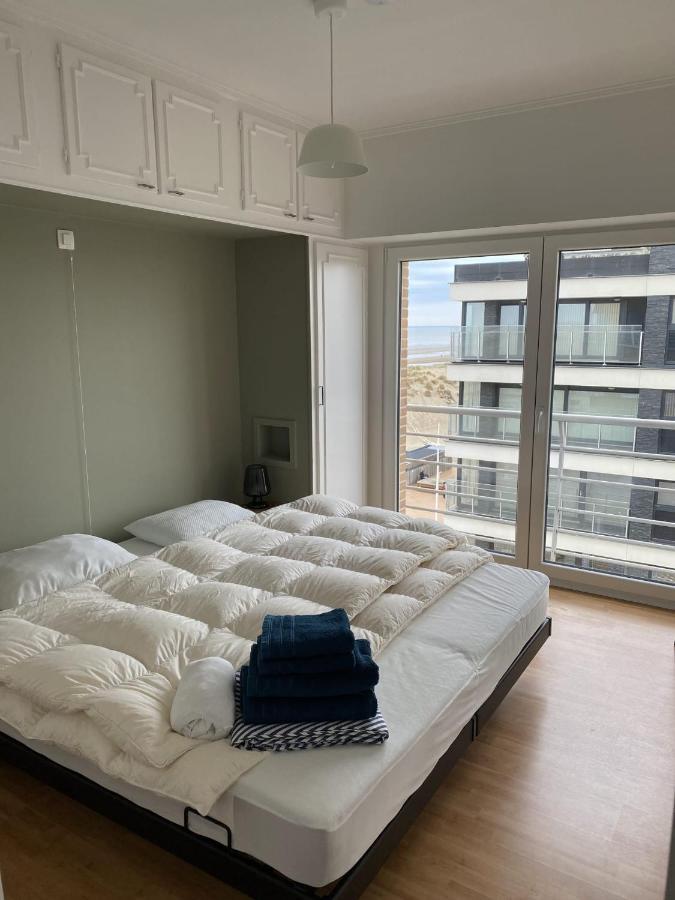Appartment With Frontal Sea View With 3 Bedrooms Koksijde Buitenkant foto