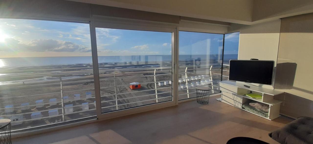 Appartment With Frontal Sea View With 3 Bedrooms Koksijde Buitenkant foto